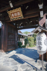 創建988年。法住寺を中心に後白河法皇の宮廷「法住寺殿」が営まれた。