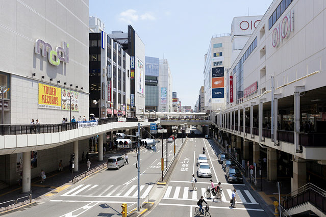 東京都で3番目に人口の多い町田市。JRと私鉄が交差する町田駅は、大手百貨店や商業施設に囲まれている。