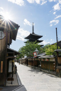京都の暑い夏、名所とともに夏の涼やかな銘菓をもとめて巡り歩くのもまた楽しい。